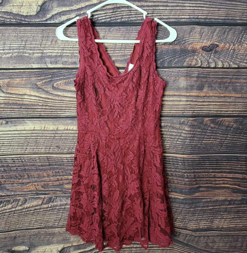 Burgundy Lace Sleeveless Dress (Medium)
